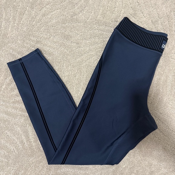ALO Yoga Navy Blue Leggings - Picture 3 of 6